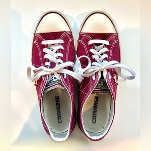 Converse women’s shoes size 8.5
